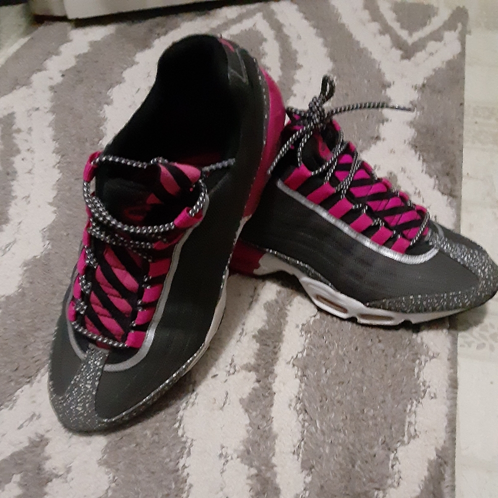 Nike shoes like new worn once
